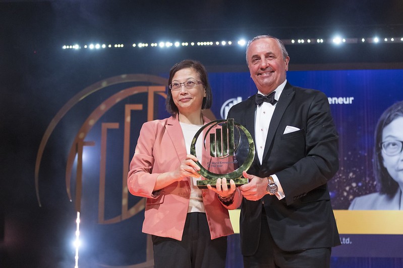 WEOY_Doris Hsu_winner & Carmine Di Sibio, EY CEO