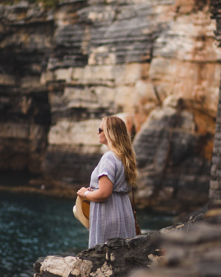 burst-cooper-du-plessis-a-woman-in-a-summer